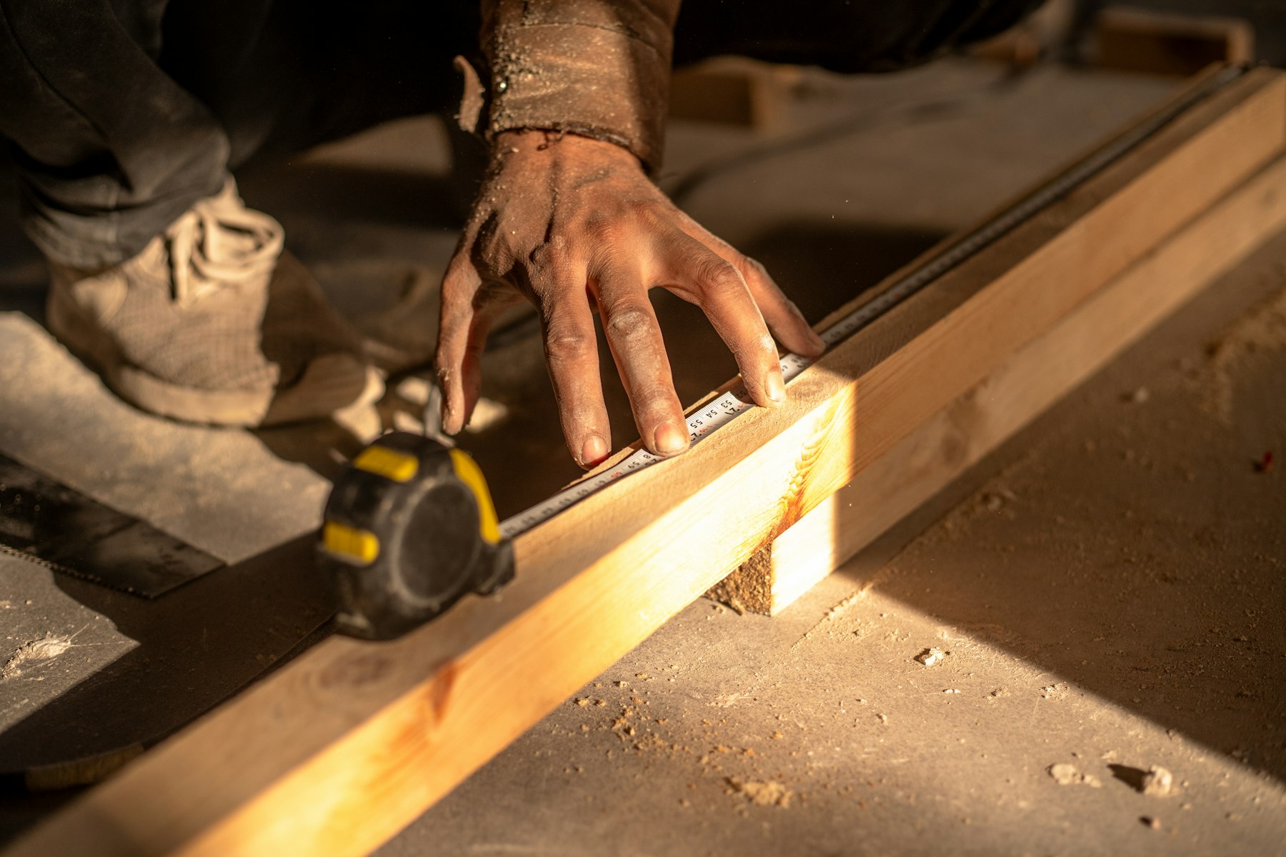 Carpenter cutting lumber with a circular saw